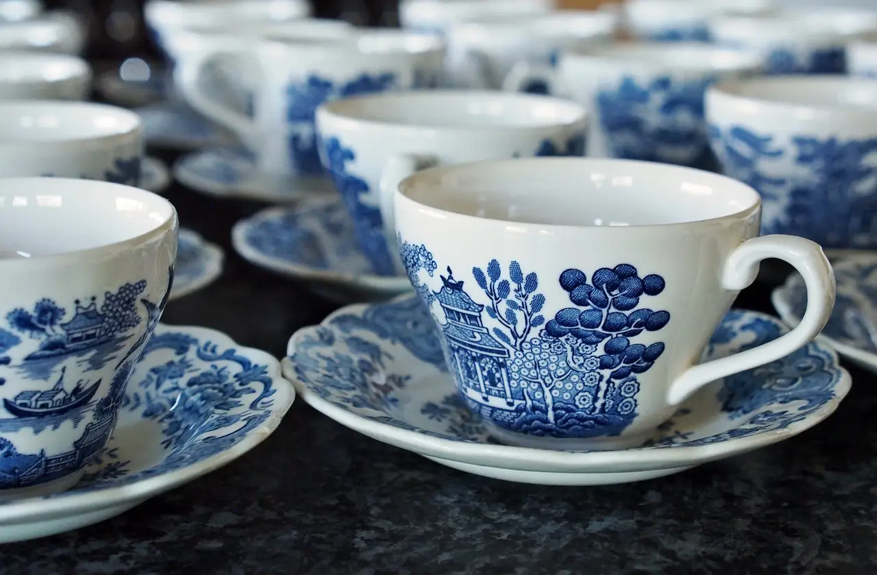 Hai trovato vecchie tazzine da caffè in porcellana? Ecco quanto possono valere oggi secondo la guida dei ceramisti italiani Hai trovato vecchie tazzine da caffè in porcellana? Ecco quanto possono valere oggi secondo la guida dei ceramisti italiani