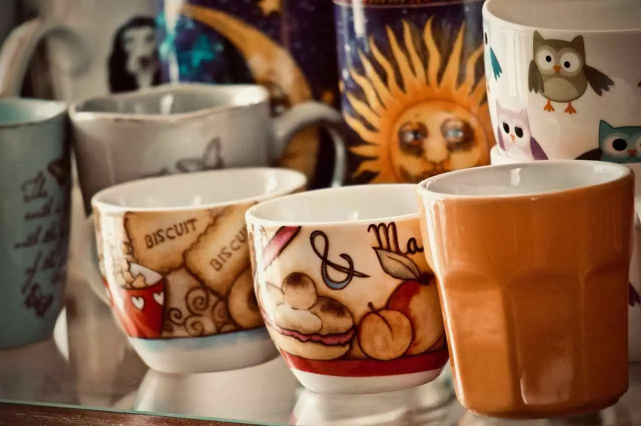 Hai trovato vecchie tazzine da caffè in porcellana? Ecco quanto possono valere oggi secondo la guida dei ceramisti italiani Hai trovato vecchie tazzine da caffè in porcellana? Ecco quanto possono valere oggi secondo la guida dei ceramisti italiani