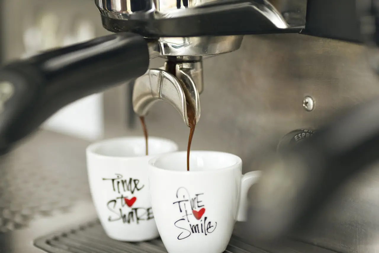 Tazzine da caffè in porcellana: quanto valgono oggi secondo i ceramisti italiani Tazzine da caffè in porcellana: quanto valgono oggi secondo i ceramisti italiani