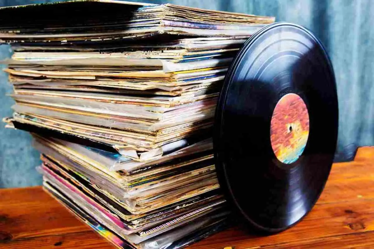 Ecco la lista aggiornata dei dischi in vinile italiani che stanno raggiungendo cifre record nel 2025 Ecco la lista aggiornata dei dischi in vinile italiani che stanno raggiungendo cifre record nel 2025