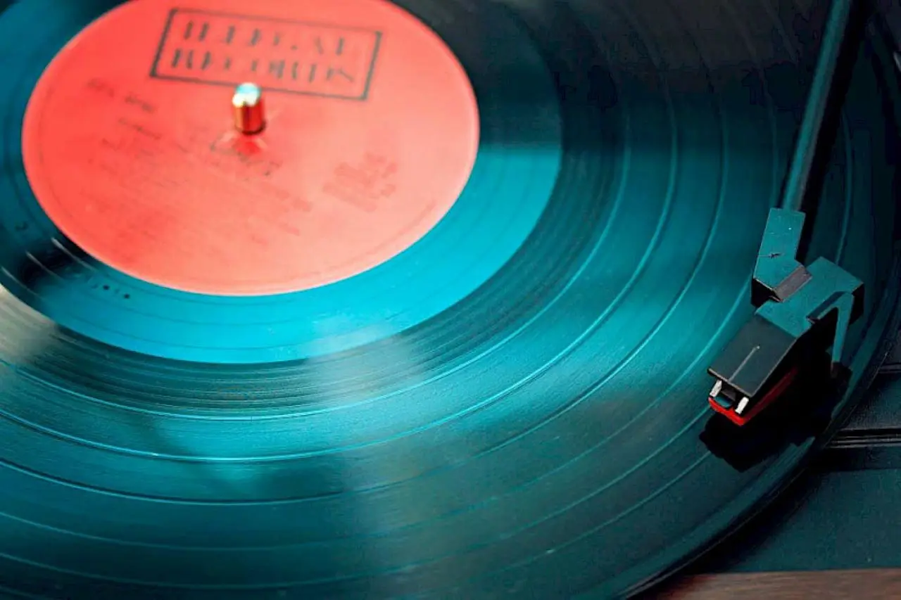 Ecco la lista aggiornata dei dischi in vinile italiani che stanno raggiungendo cifre record nel 2025 Ecco la lista aggiornata dei dischi in vinile italiani che stanno raggiungendo cifre record nel 2025
