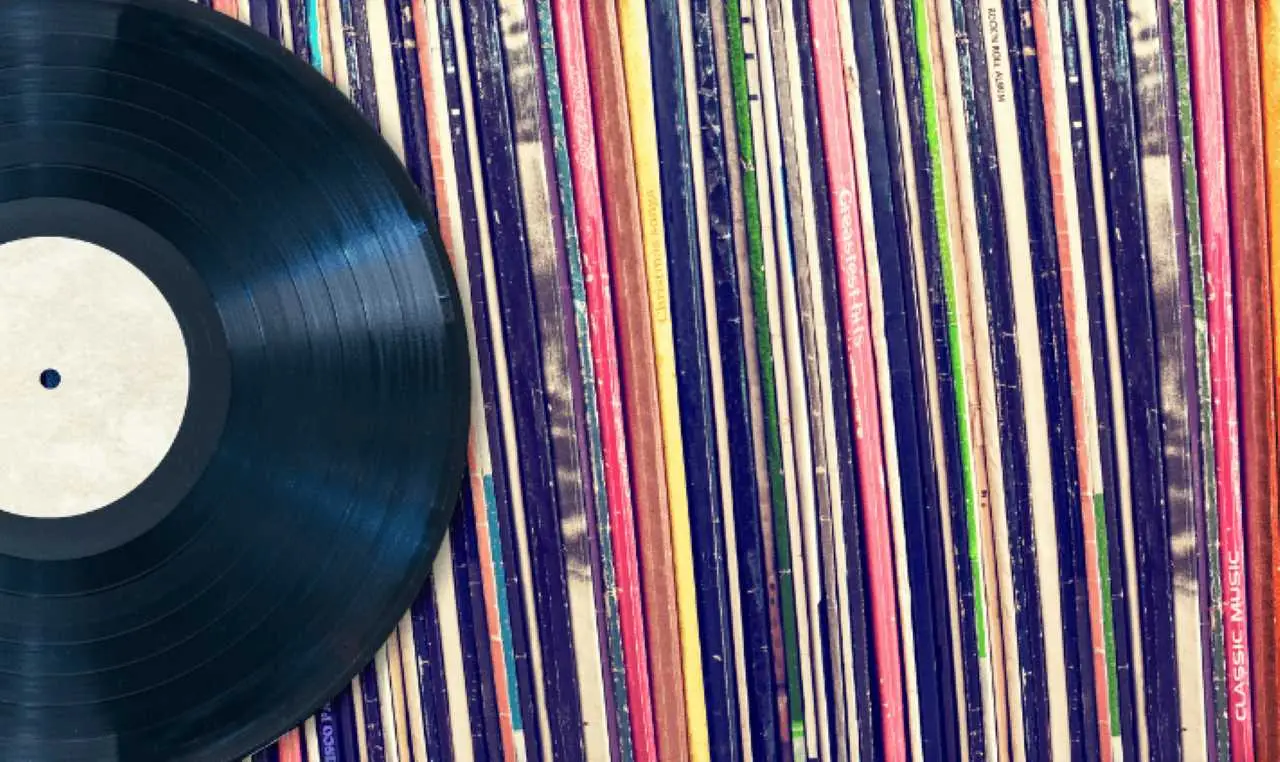 Ecco la lista aggiornata dei dischi in vinile italiani che stanno raggiungendo cifre record nel 2025 Ecco la lista aggiornata dei dischi in vinile italiani che stanno raggiungendo cifre record nel 2025