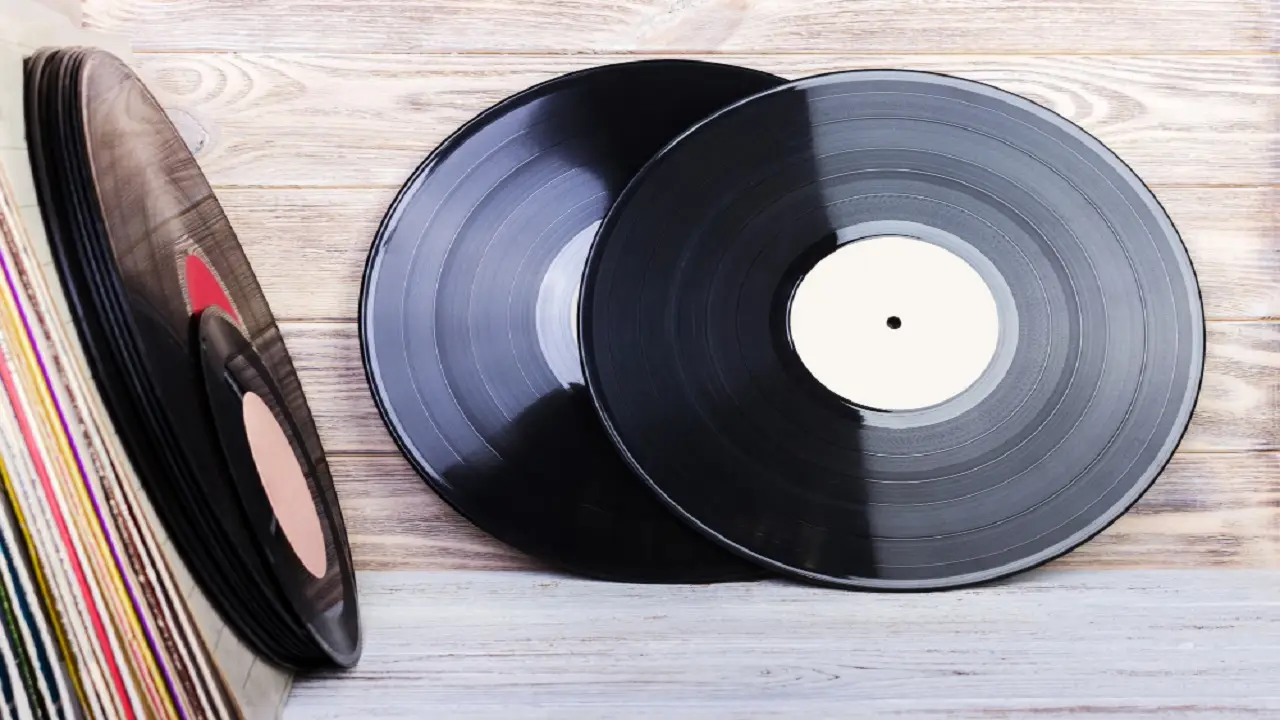 Ecco la lista aggiornata dei dischi in vinile italiani che stanno raggiungendo cifre record nel 2025 Ecco la lista aggiornata dei dischi in vinile italiani che stanno raggiungendo cifre record nel 2025