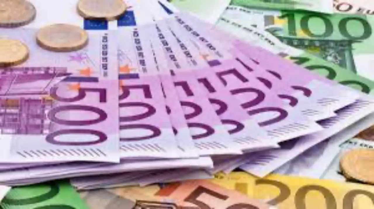 Collezioni di manifesti pubblicitari: ecco quali valgono una fortuna alle aste di giugno 2025 secondo la Federazione Antiquari Collezioni di manifesti pubblicitari: ecco quali valgono una fortuna alle aste di giugno 2025 secondo la Federazione Antiquari